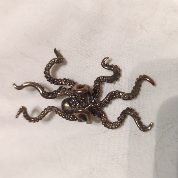 Bronze Octopus Ear Cuff - Picture 2 of 3